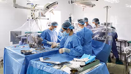 Cần xóa bỏ mặt trái của xã hội hóa y tế, bảo đảm quyền lợi người bệnh