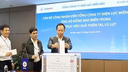 EVNNPC ủng hộ đồng bào miền Trung 4,7 tỷ đồng khắc phục hậu quả thiên tai