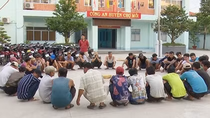 Bắt giữ 36 đối tượng đá gà ăn tiền