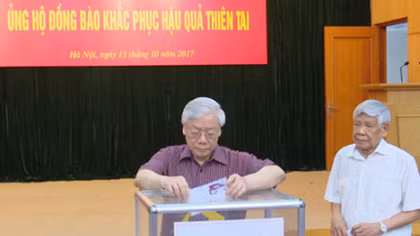 Lãnh đạo Đảng, Nhà nước quyên góp ủng hộ đồng bào khắc phục hậu quả thiên tai
