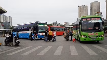 Những chuyến xe cuối cùng rời Thủ đô trước "giờ G"