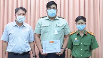 Khen thưởng bảo vệ bệnh viện bắt đối tượng giết, cướp