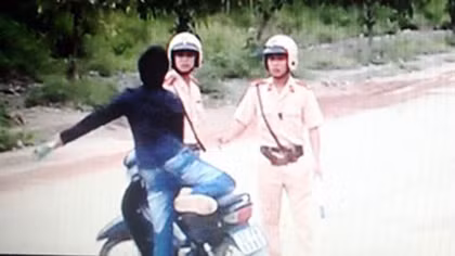 Đã gây tiếng ồn, còn chống người thi hành công vụ