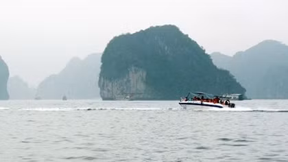 Tạm thời dừng hoạt động 41 xuồng cao tốc chở khách trên vịnh Hạ Long