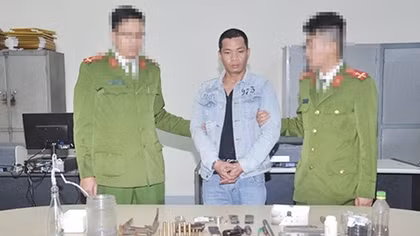 Khóa tay đối tượng buôn ma túy và tàng trữ súng có tiền án 12 năm tù