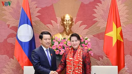Chủ tịch Quốc hội tiếp Bộ trưởng Bộ Ngoại giao Lào