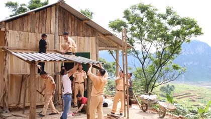 Lấy hạnh phúc của nhân dân làm niềm vui lẽ sống của mình