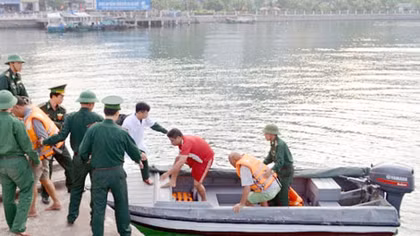 Khoảnh khắc cận kề cái chết của 3 thủy thủ gặp nạn đắm tàu
