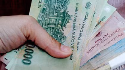 Trưởng tàu tìm khách trả lại gần 10 triệu đồng bỏ quên