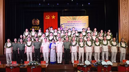 Tiếp tục phát huy truyền thống vẻ vang của đơn vị Anh hùng lực lượng vũ trang nhân dân
