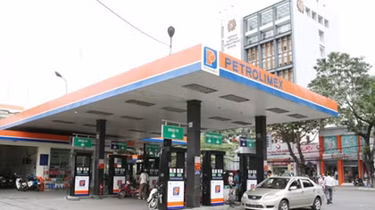 Petrolimex lãi khủng do xăng dầu không bị kiềm chế giá bán