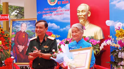 Họa sĩ Đặng Ái Việt: Nét cọ tạc những tượng đài thời gian…