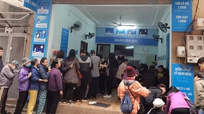 Tình người ở quán cơm 2.000 đồng