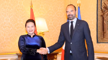 Chủ tịch Quốc hội kết thúc tốt đẹp chuyến thăm Cộng hòa Pháp, lên đường đến Bỉ