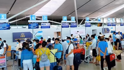 Khách bay nội địa dần phục hồi, quốc tế vẫn giảm gần 99%