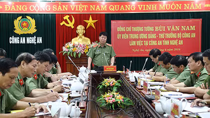 Thứ trưởng Bộ Công an Bùi Văn Nam thăm và làm việc tại Nghệ An 