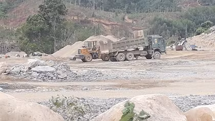 Lợi dụng thi công dự án thủy điện, khai thác cát, sỏi trái phép