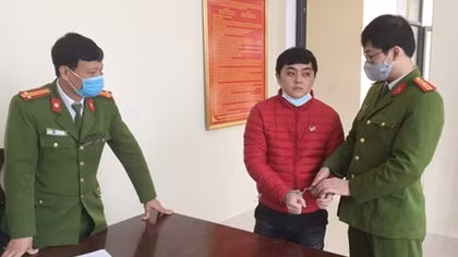 Khởi tố y tá sử dụng giấy tờ giả để lừa đảo