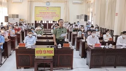 Thứ trưởng Trần Quốc Tỏ tiếp xúc cử tri, vận động bầu cử tại huyện Yên Phong, Bắc Ninh