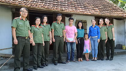 Xót thương gia cảnh em học sinh nghèo bươn chải trước ngày nhập học