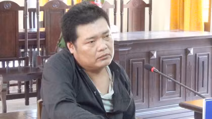 Gã đàn ông giở trò đồi bại với hai con gái ruột