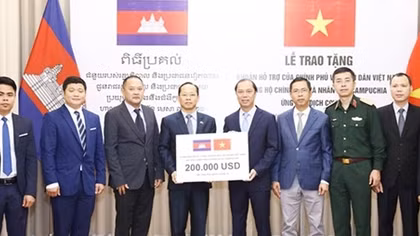 Việt Nam hỗ trợ Campuchia ứng phó dịch COVID-19