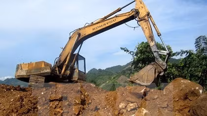 Bị phạt gần 880 triệu đồng vì đào, bán đất do Nhà nước quản lý