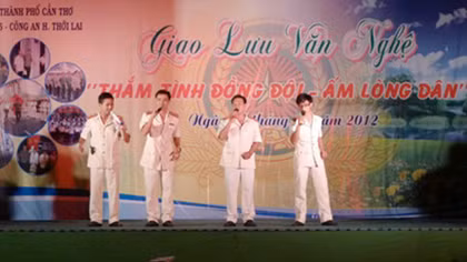 Giao lưu văn nghệ “Thắm tình đồng đội, ấm lòng dân”
