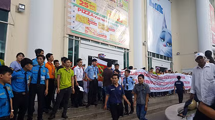Big C náo loạn vì hàng trăm người lao động “đòi có việc làm”