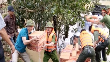 Nơi lũ dữ in đậm dấu chân anh
