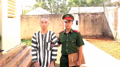 Chia tiền thắng bạc không đều, rủ nhau đi cướp 