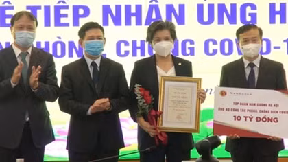 Tập đoàn Nam Cường trao 10 tỷ đồng ủng hộ Quỹ vaccine phòng, chống COVID-19