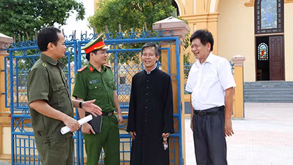 Bí thư chi bộ giỏi dân vận, xây dựng nông thôn mới