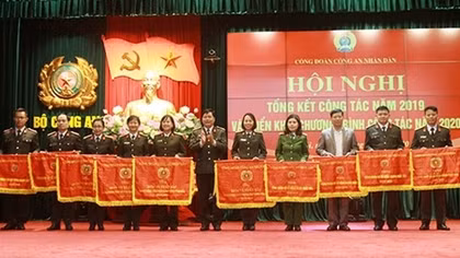 Nhiều hoạt động thiết thực chăm lo quyền lợi cho người lao động trong CAND