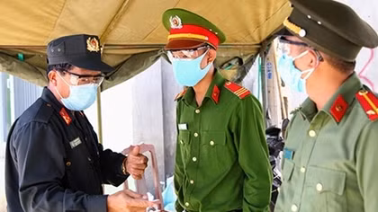Công an Ninh Thuận: Thức giữa vùng dịch