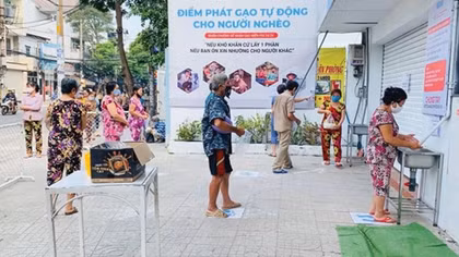 Việt Nam - ngọn hải đăng trong phòng, chống dịch COVID-19