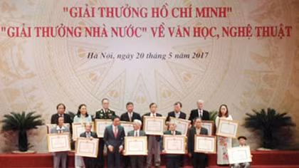 Triển khai xét tặng các giải thưởng văn học, nghệ thuật