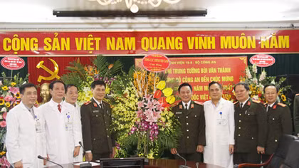 Tổng cục Chính trị CAND chúc mừng 63 năm Ngày Thầy thuốc Việt Nam 27-2
