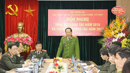 Tổng kết thực tiễn, bổ sung pháp luật và hệ thống lý luận Công an nhân dân