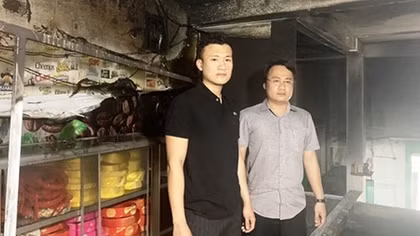 Khen thưởng 2 cán bộ Công an dũng cảm cứu cháu bé trong đám cháy