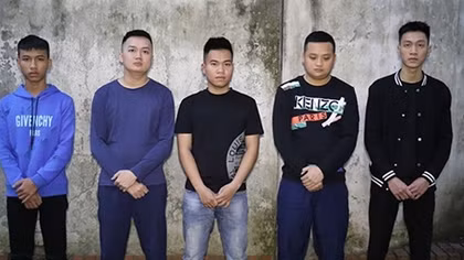 Hai nhóm thanh niên sử dụng vũ khí nóng giải quyết mâu thuẫn cá nhân
