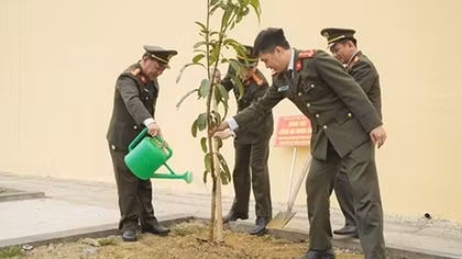 Công an Bắc Kạn phát động Tết trồng cây “ Đời đời nhớ ơn Bác Hồ” năm 2021