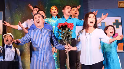 Sân khấu đã khó còn gặp cái “éo le”