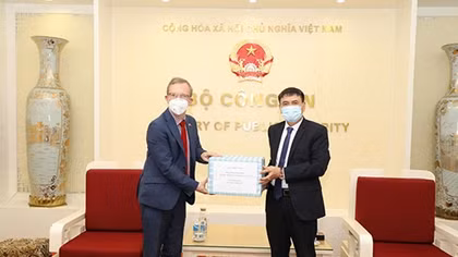 Bộ Công an đẩy mạnh hợp tác với các cơ quan thực thi pháp luật các nước ngăn chặn dịch COVID-19