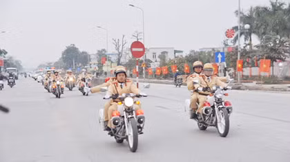 Ra quân thực hiện cao điểm đảm bảo trật tự an toàn giao thông