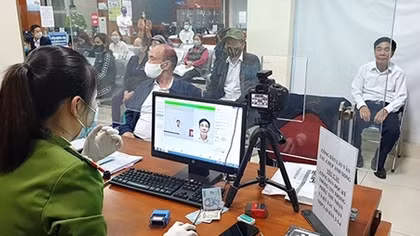 Tranh thủ đi làm CCCD trong ngày nghỉ lễ