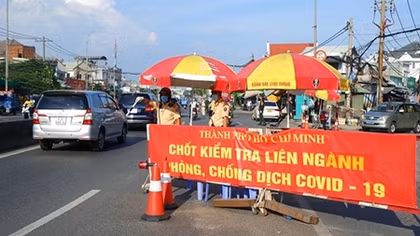 Phương tiện được cấp nhận diện bằng mã QR code để xe qua chốt đỡ ùn tắc