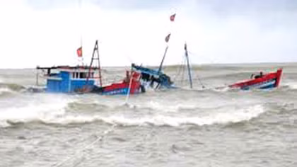 Tàu hàng đâm tàu cá chìm trên biển rồi bỏ chạy