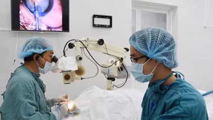 Mổ mắt miễn phí cho 500 bệnh nhân nghèo