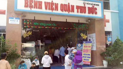 Cho thôi việc điều dưỡng lạm dụng nữ bệnh nhân